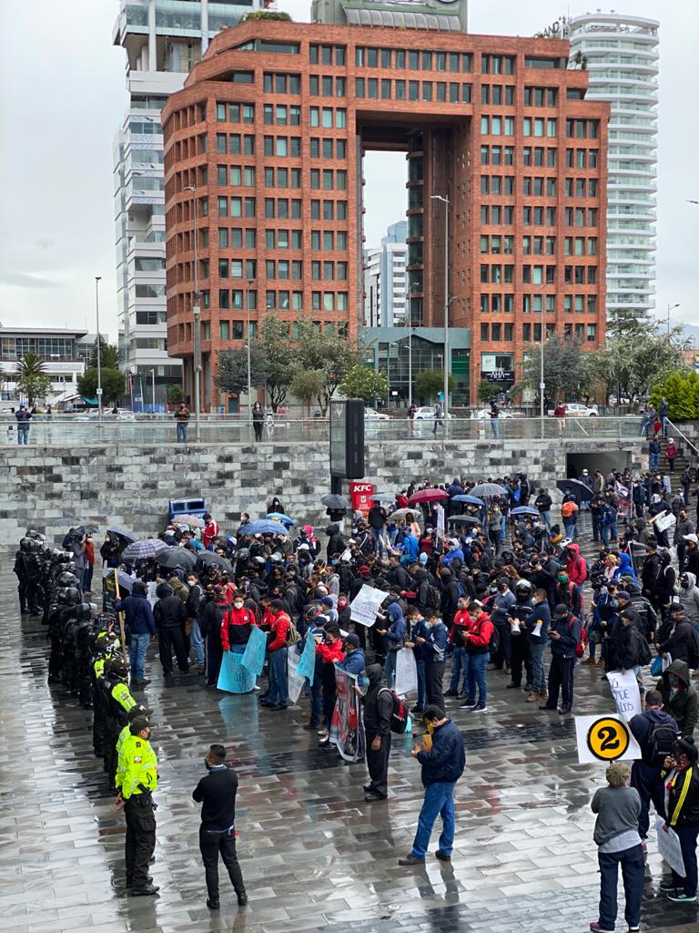 ProveedoresI's tweet photo. Plantón NACIONAL
#QUITO #CUENCA #GUAYAQUIL
GRACIAS POR QUEBRARNOS PRESIDENTE
#MORENO PASARÁ A LA HISTORIA COMO EL ENEMIGO DEL MICROEMPRESARIOS. NOSOTROS DINAMIZAMOS LA ECONOMÍA DEL PAÍS. 
#Quito #Ecuador #elecciones #eleccionesecuador #Ecuador @dayannamonroy https://t.co/zd8VgE9GGw