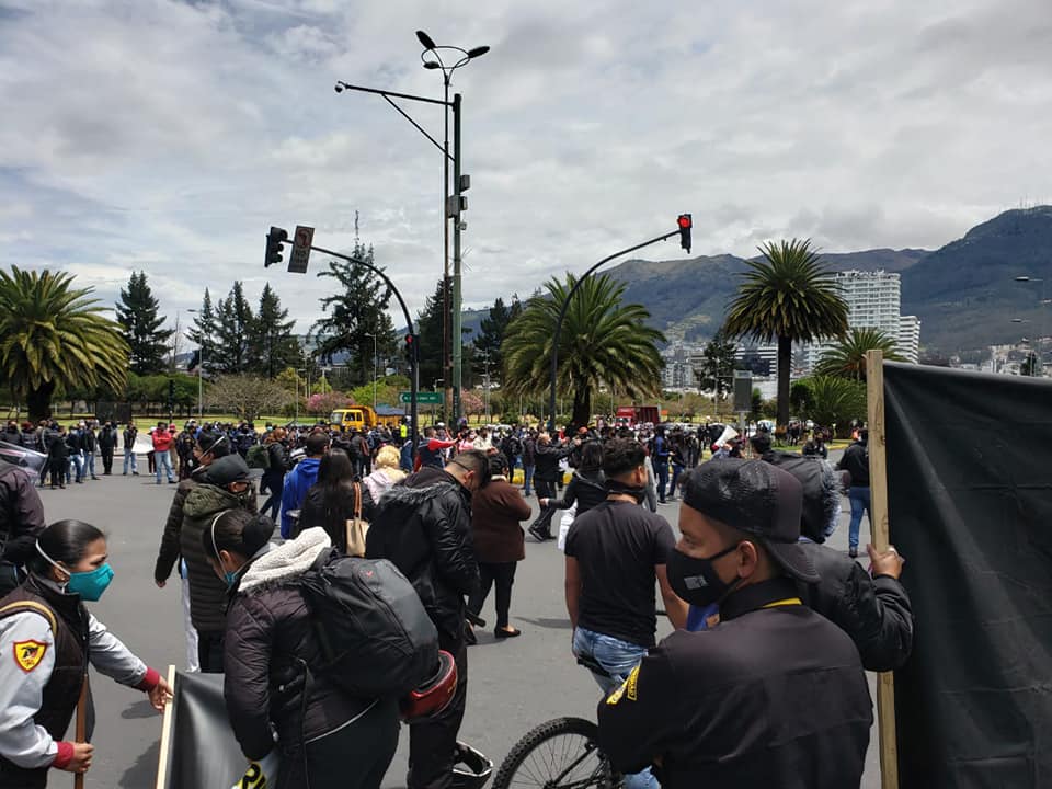 ProveedoresI's tweet photo. Plantón NACIONAL
#QUITO #CUENCA #GUAYAQUIL
GRACIAS POR QUEBRARNOS PRESIDENTE
#MORENO PASARÁ A LA HISTORIA COMO EL ENEMIGO DEL MICROEMPRESARIOS. NOSOTROS DINAMIZAMOS LA ECONOMÍA DEL PAÍS. 
#Quito #Ecuador #elecciones #eleccionesecuador #Ecuador @dayannamonroy https://t.co/zd8VgE9GGw
