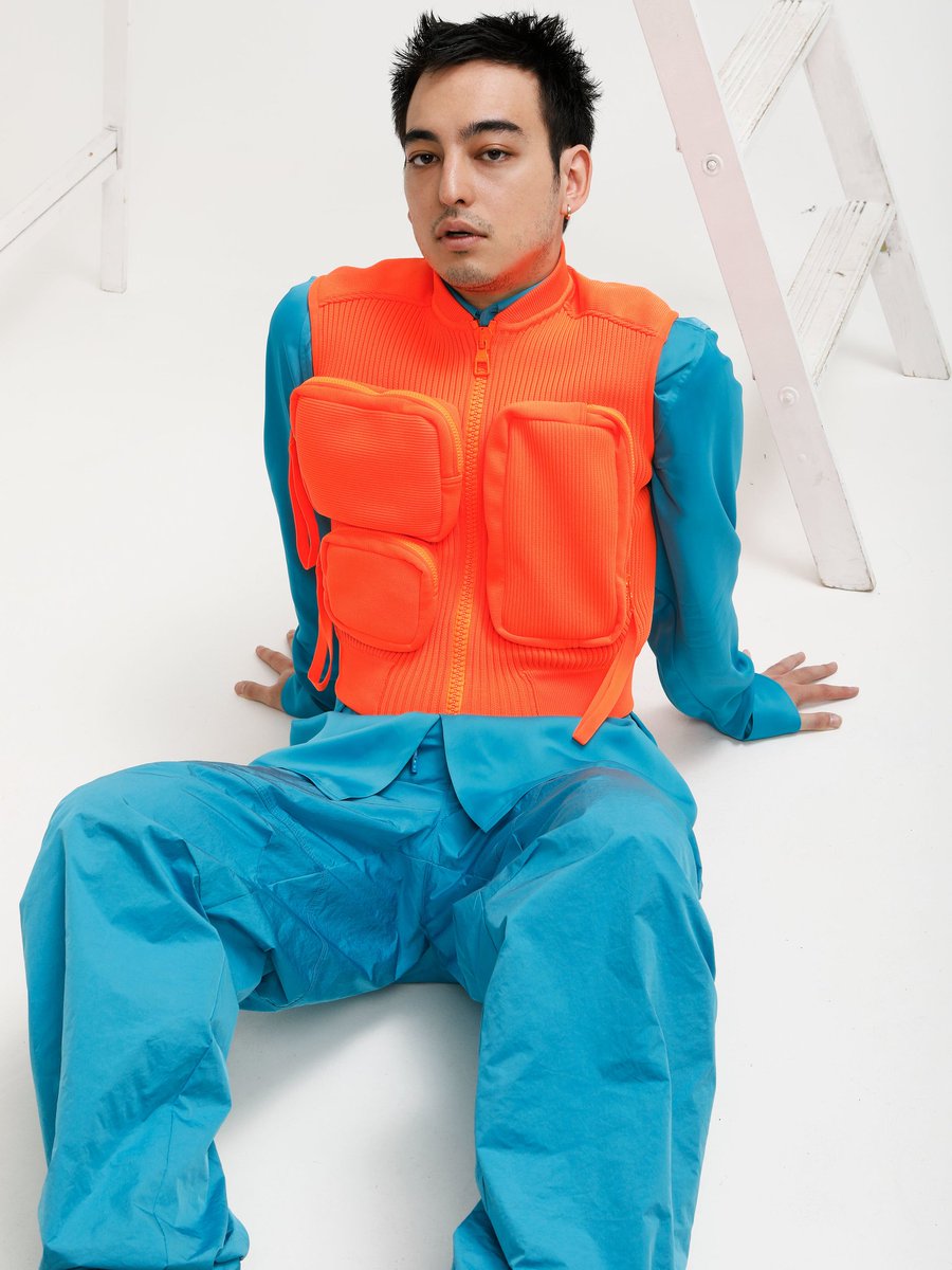 Joji as lays bags; a thread