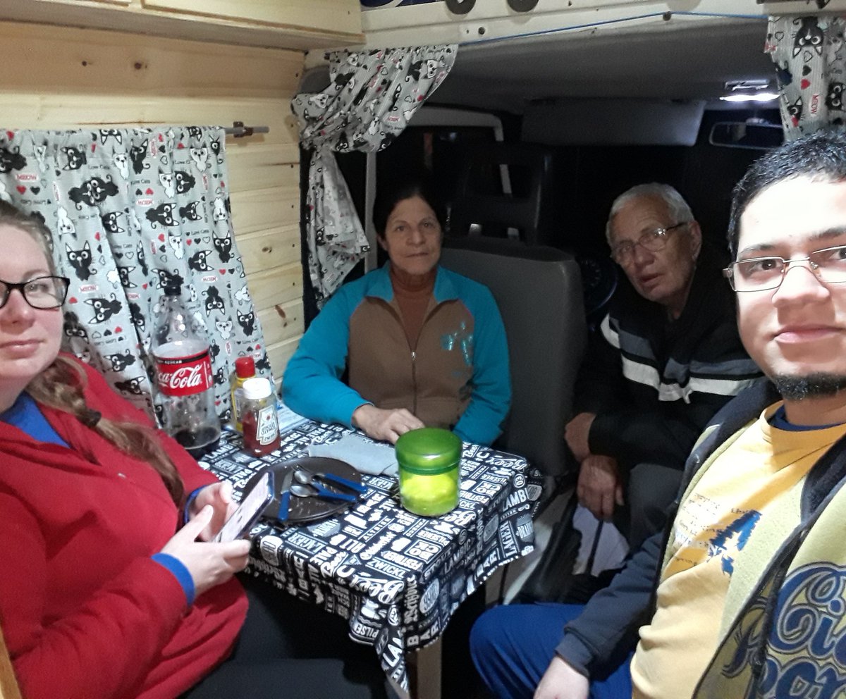 Tripcatmalu's tweet photo. Visita na Malu dias desses, dona Neca e seu Oricelso nos mostraram que 4 cabem bem
#mb180 #mb180d #mb100 #vanhome #artesanal #motorhomeartesanal #motorhomebrasil #mltorhome #motorhomelife #motorcasa #camping #caravan #trailers #travler #trip #Vanlife #vanlife #vanlifers #rv https://t.co/uNJ7mgXHe4