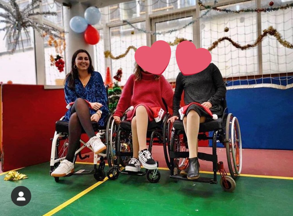 emi_grn's tweet photo. Je suis devenue paraplégique il y a un an à la suite d’un grave accident de voiture. C’est mon combat de tous les jours que mon entourage rend à chaque instant plus ou moins facile à vivre❤️#MonHandicapEtMoi https://t.co/7k82AUFiin