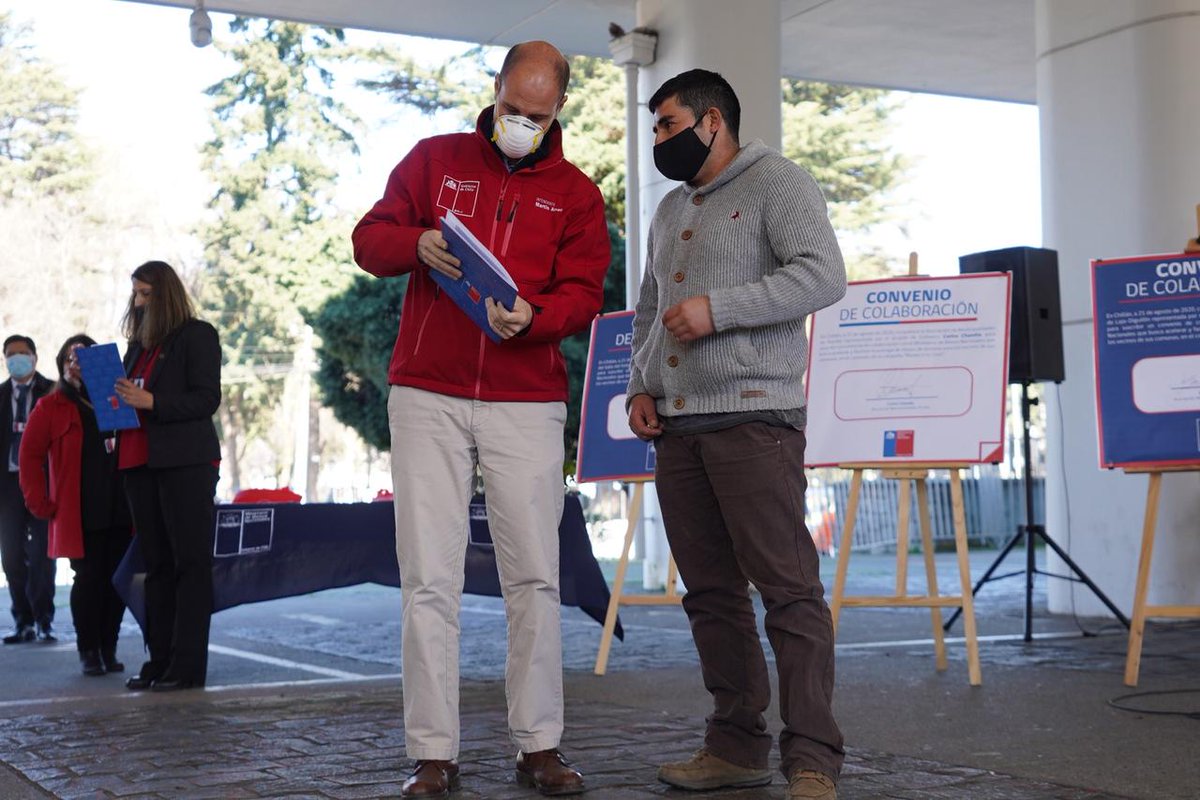 DPRNuble's tweet photo. 📜 1.000 títulos de dominio entregados a personas y organizaciones de #Ñuble antes de fin de año, es el ambicioso objetivo del Plan de #ChilePropietario que hoy lanzamos en #Chillán junto al Ministro @jisamit @MinisterioBBNN y diversas autoridades nacionales y locales. 👏🏼 https://t.co/0wFCuNzFgx