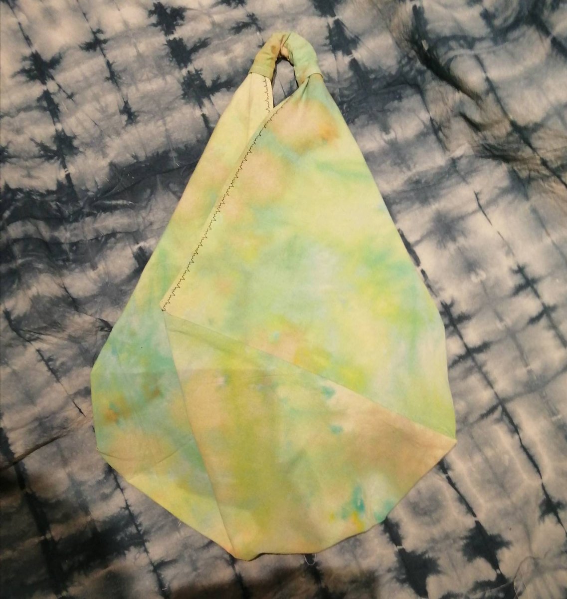 Beaboos3's tweet photo. Excited to share the latest addition to my #etsy shop: Tote Origami Green Ice Dye with Orange and Pink Ice Dye Lining. https://t.co/9HyOzqDXY0 #green #yellow #rave #reusableshopping #trianglebag #neongreen #festival #origami #hippie https://t.co/2ZZb24ztQq