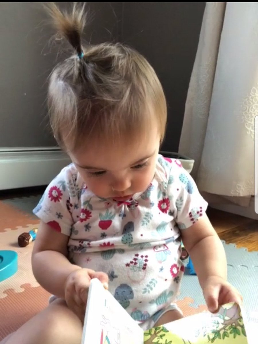JamieArmin's tweet photo. #tinyreader turns 1 on Sunday 🎉🎈 #read4fun #lovesherbooks https://t.co/K7Bxf9khgU