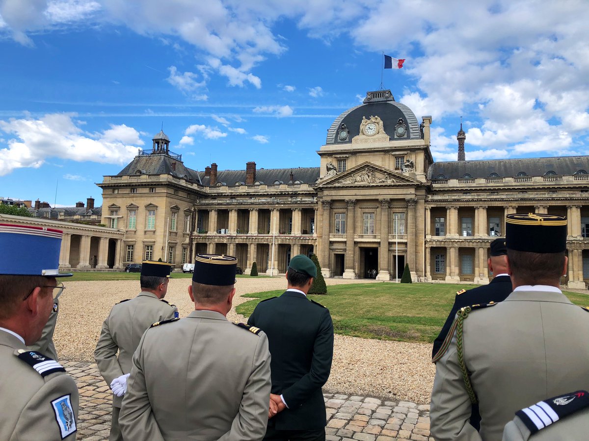 Siege_Anrat's tweet photo. Après trois semaines de formation à l’école militaire et à l’école de cavalerie de #Saumur , la nouvelle promotion des #Orsem a reçu son nom de baptême : "Stonne 1940" ! Félicitations aux diplômés 👏🏻🇫🇷 #Reserve #reserviste #Fierdenossoldats https://t.co/uhzpXeCJy7
