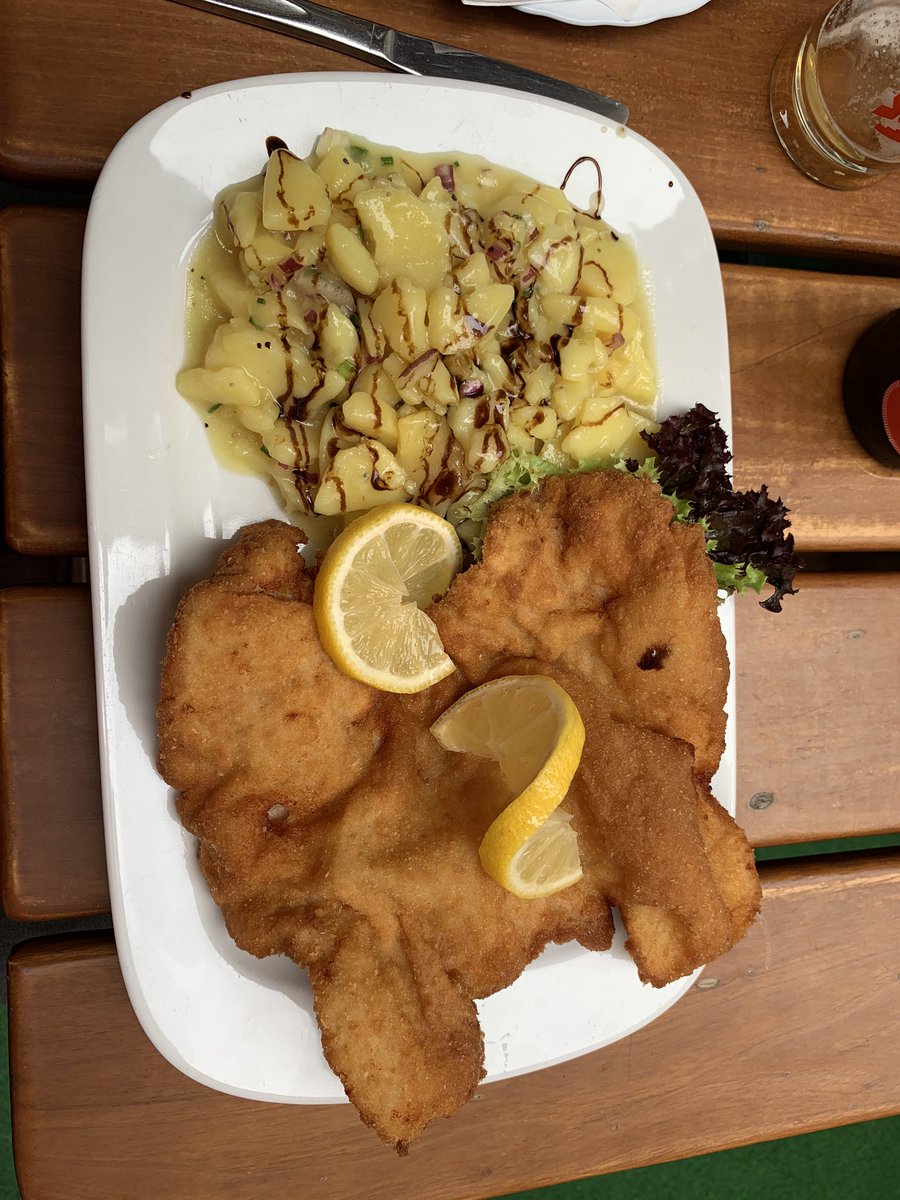 Een paar dagen Wenen. Dus onder meer naar Sacher voor een taartje, Kermis Prater, museum Belvedère, Wiener Schnitzel en natuurlijk naar Schonbrunn. Mooie historische stad!