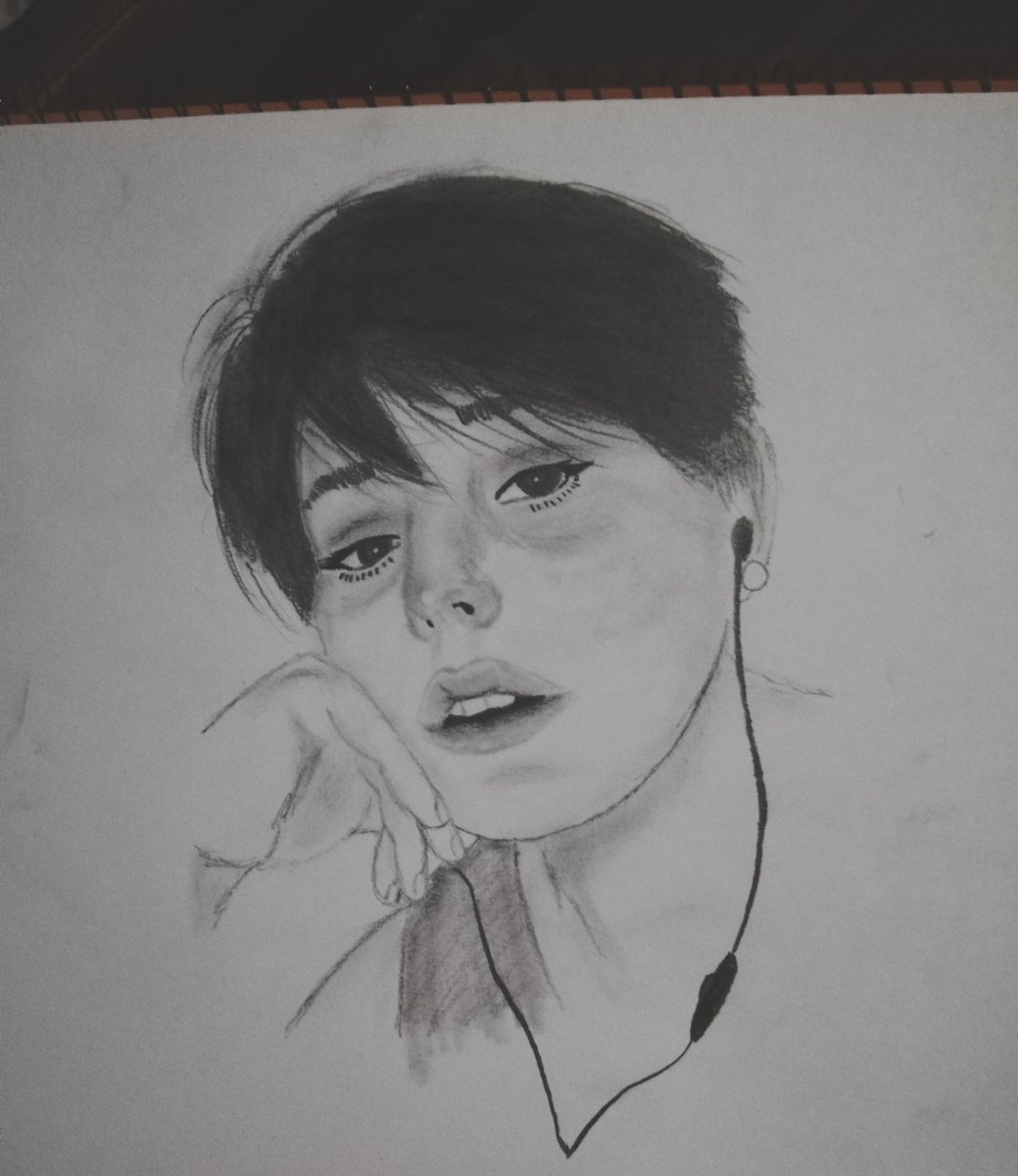 Nailachwan's tweet photo. Holi gente! Necesito comprarme lentes nuevos 🤓 y estoy haciendo retratos a lápiz para poder pagar la consulta, el marco y los cristales 💸 
El retrato tiene un costo de 20 mil Gs.  
Me ayudarían mucho compartiendo ♥️🙌 https://t.co/EbvO5Sq5Ug