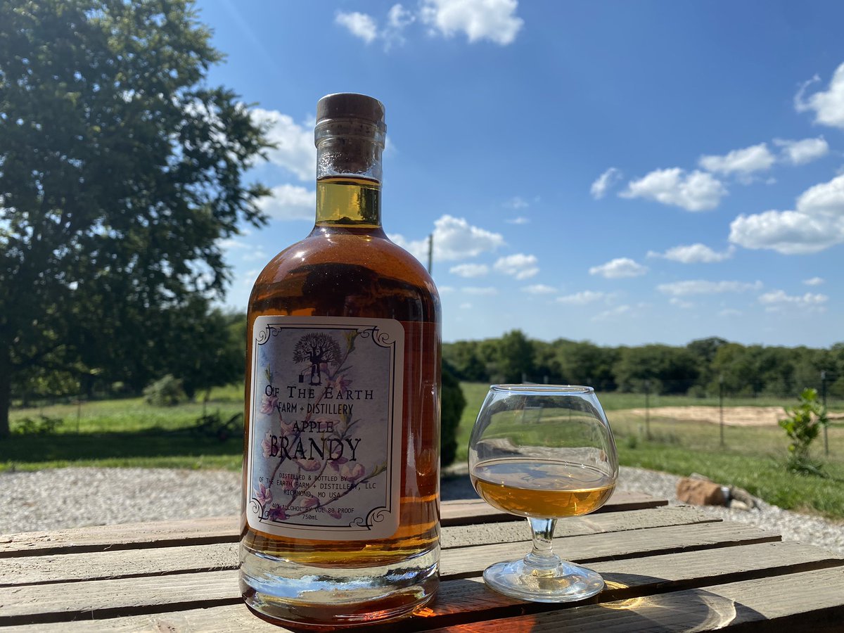 KatyWrites's tweet photo. I’m spending the afternoon at a farm & distillery north of #KC. It makes me appreciate farmers, growers & distillers so much more!! About to try their fruit-based spirits and gin. #OfTheEarthFarmAndDistillery #AppleBrandy #farmdistilling #VisitMissouri #drinklocal https://t.co/fgqb1Zzhue