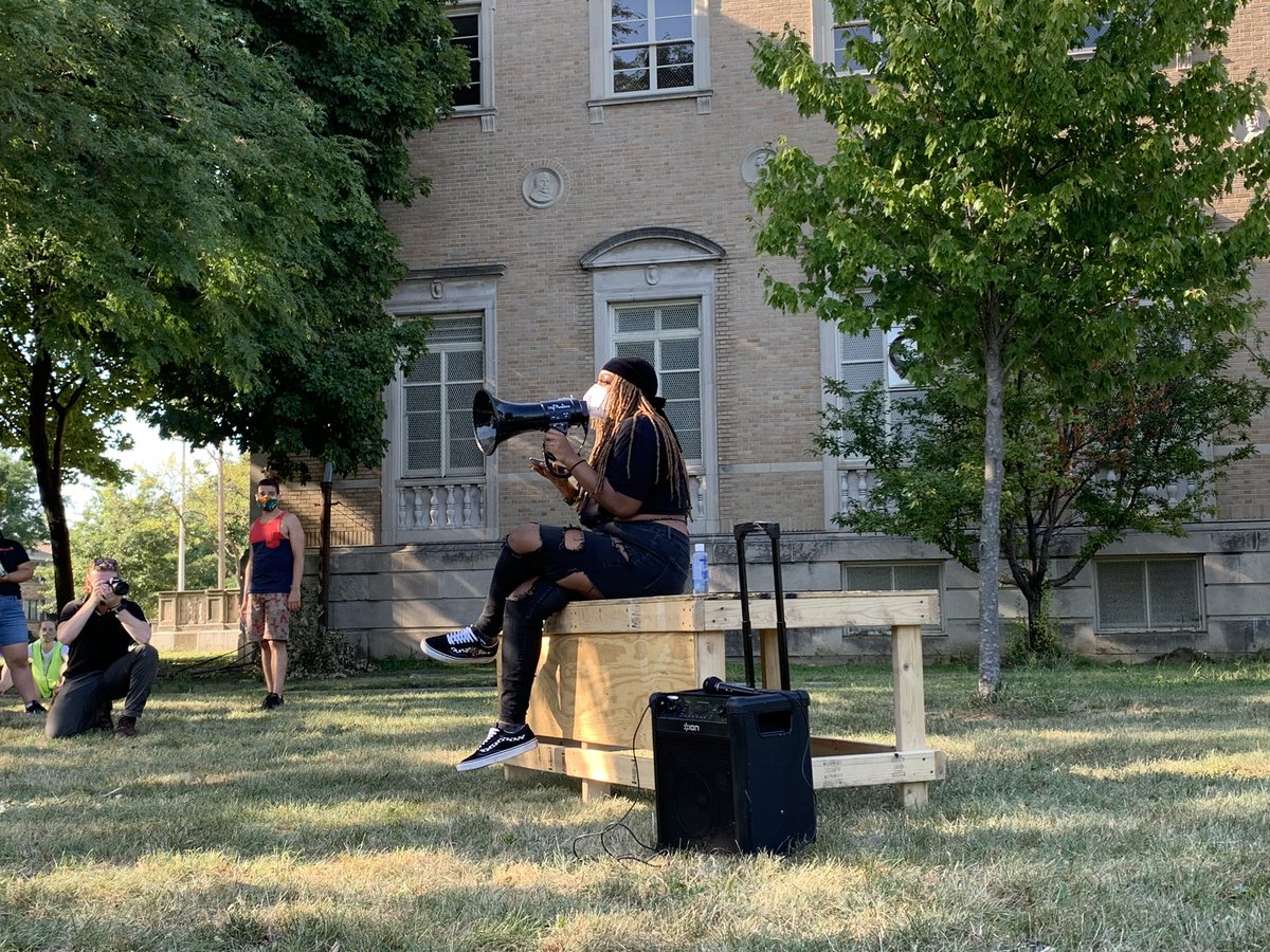 “If my Westside friends show up on the South Side saying fuck 12, I’m gonna show up on the West Side saying fuck 12,” said Ana of  @AssataDaughters on the importance of South and West Side solidarity.  #ChicagoProtests