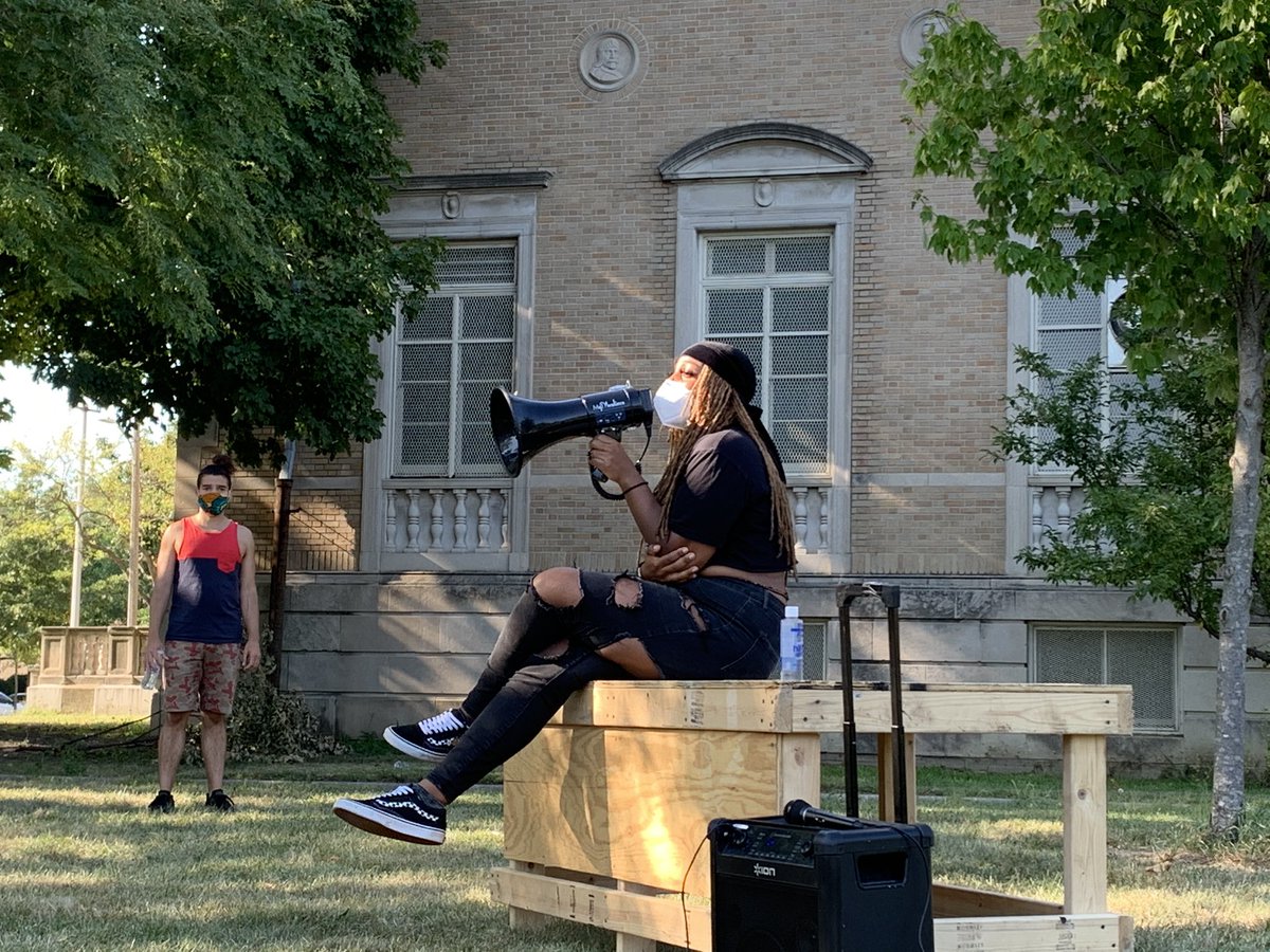 “Can we live? Can we breathe?” Asked Ana of  @AssataDaughters here in  #NorthAustin.  #ChicagoProtests