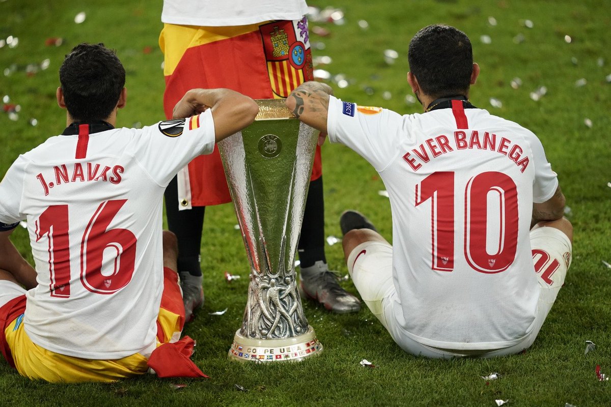 📸 Qué de recuerdos y alegrías nos han dado estos dorsales... 💫

1⃣6⃣ ❤️ 1⃣0⃣

⬜️ #SomosVosotros 🟥

#WeareSevilla #UELFinal #UEL
