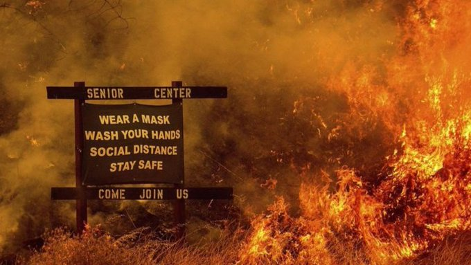 5/ This iconic photo is Ben Lomond, in the Santa Cruz Mtns near the  @ucsc campus. Santa Cruz was already struggling with  #COVID19 but now university evacuees and 100s of people whose homes are at risk have been evacuated to an amusement park by Monterey Bay.  #BecauseIts2020