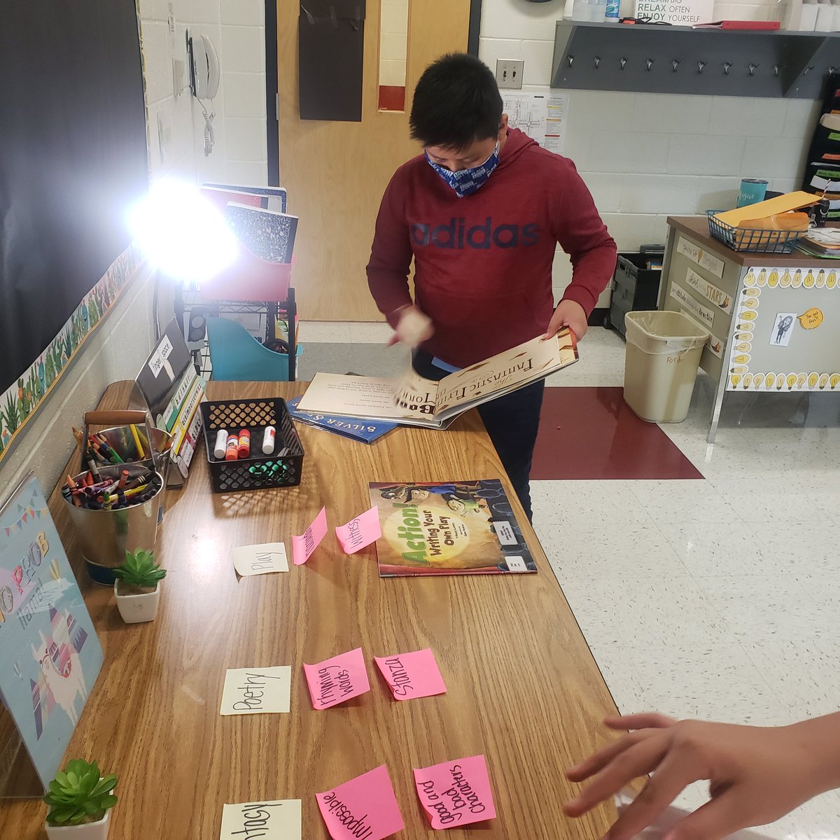 This week we learned about different genres and their characteristics. Students could chose 4 genres. They created their own sort with words and books to challenge their peers. They loved it!! #CCSDunited <a href="/Hasty_Huskies/">Hasty Fine Arts Acad</a> <a href="/MRegan0123/">Dr. Rosario-Regan</a> @crichlady <a href="/SandiHarrison22/">Sandi Price Harrison</a>