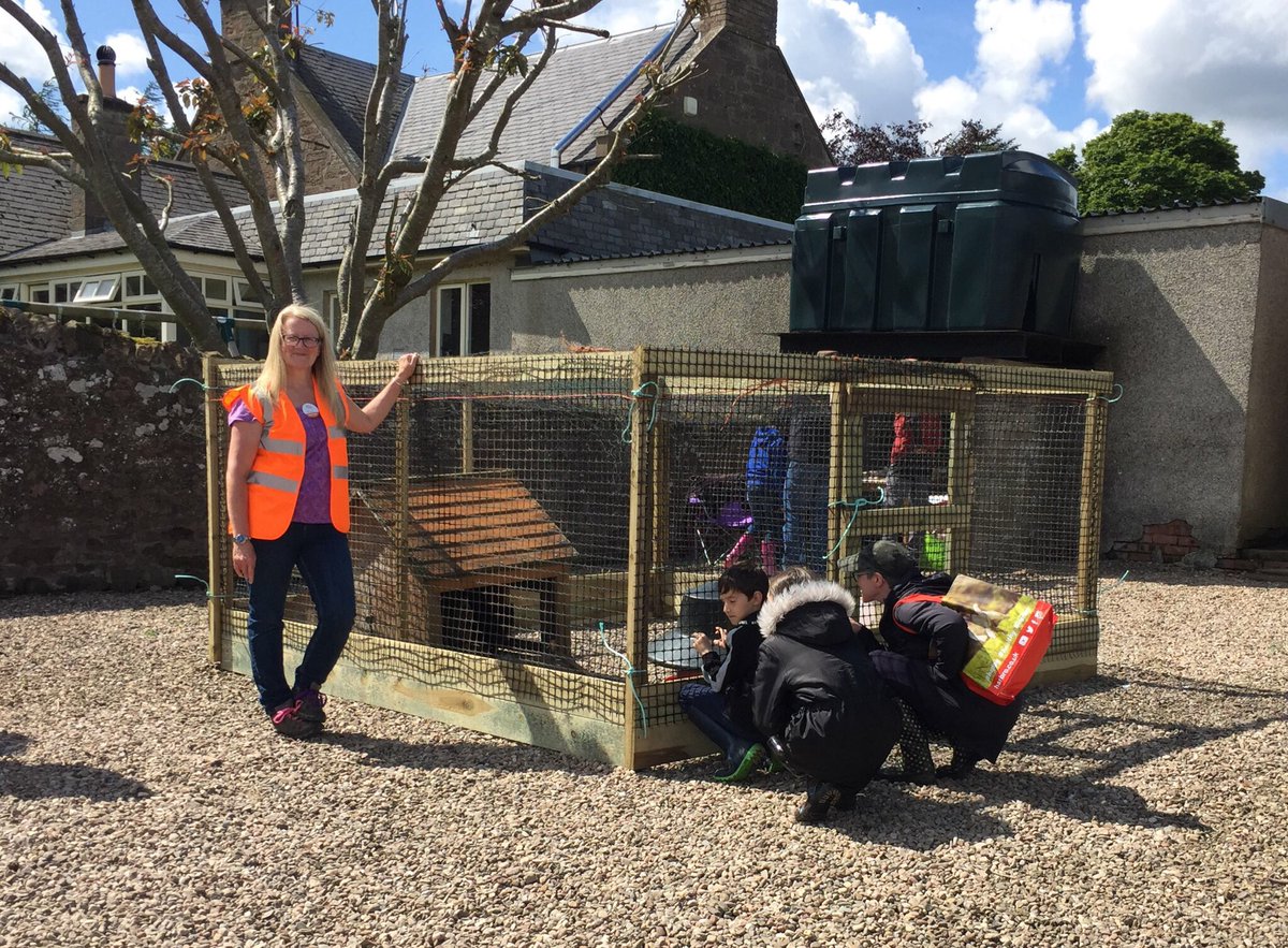 FarmersOfTheUK's tweet photo. Last yr we also hosted our first @OpenFarmSunday Iโll say one thing, the farm was never so tidy! ๐ I had help from friends neighbours and family, @ScotAgronomyLtd @TheRHET @FriockHub all stepped up to provide the visitors with a brilliant afternoon, hereโs to 2021! ๐๐งก๐ https://t.co/xZXt3H6WfM