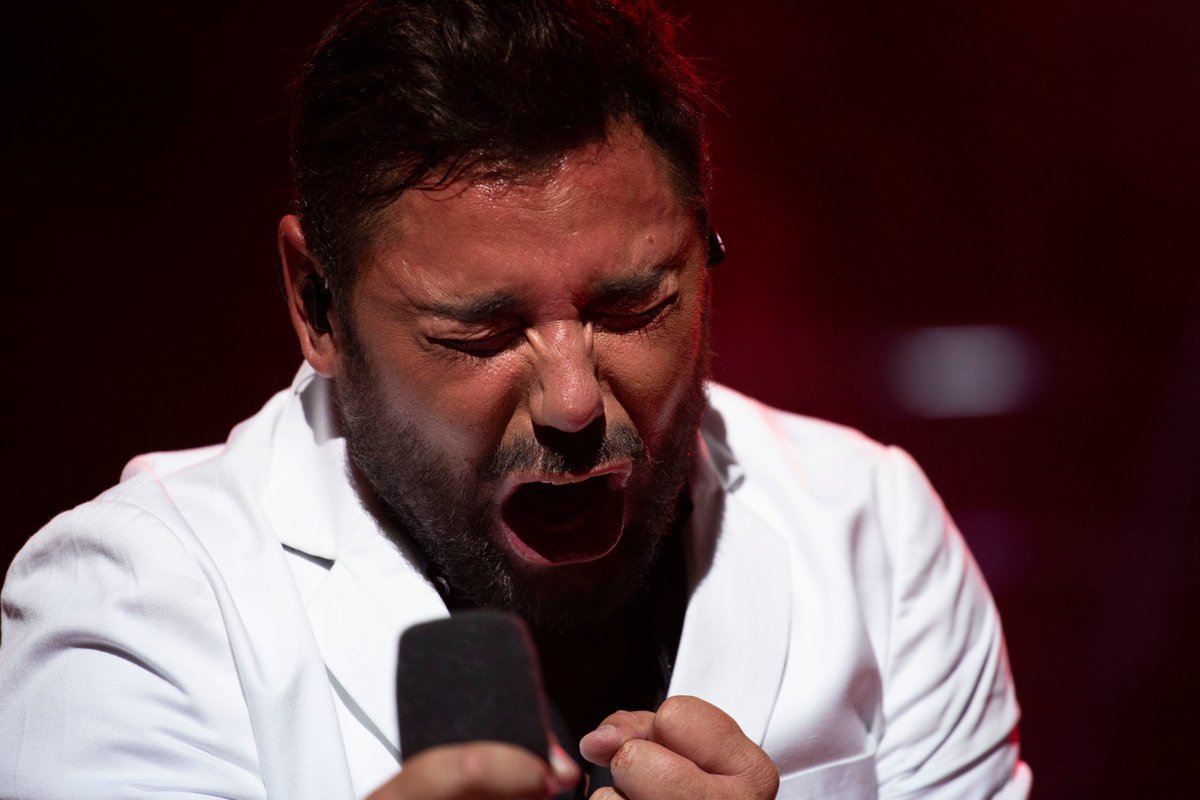 StarliteFest's tweet photo. .@miguelpoveda: flamenco💃, emoción y talento llevados al exponente sobre el escenario de #StarliteCatalanaOccidente ✨ 

Más de 2 horas de concierto donde el público olvidó momentáneamente todos sus problemas para sumergirse en un ambiente irrepetible💛 https://t.co/zQKYw7KgI3