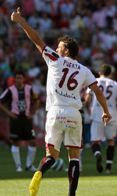 After his death Sevilla wanted to retire Antonio Puertas number 16 but the federation wouldn't let them. Instead the shirt was reserved for youth players. And when Navas returned to the club in 2017 it was agreed that he would take over the shirt number once worn by his friend