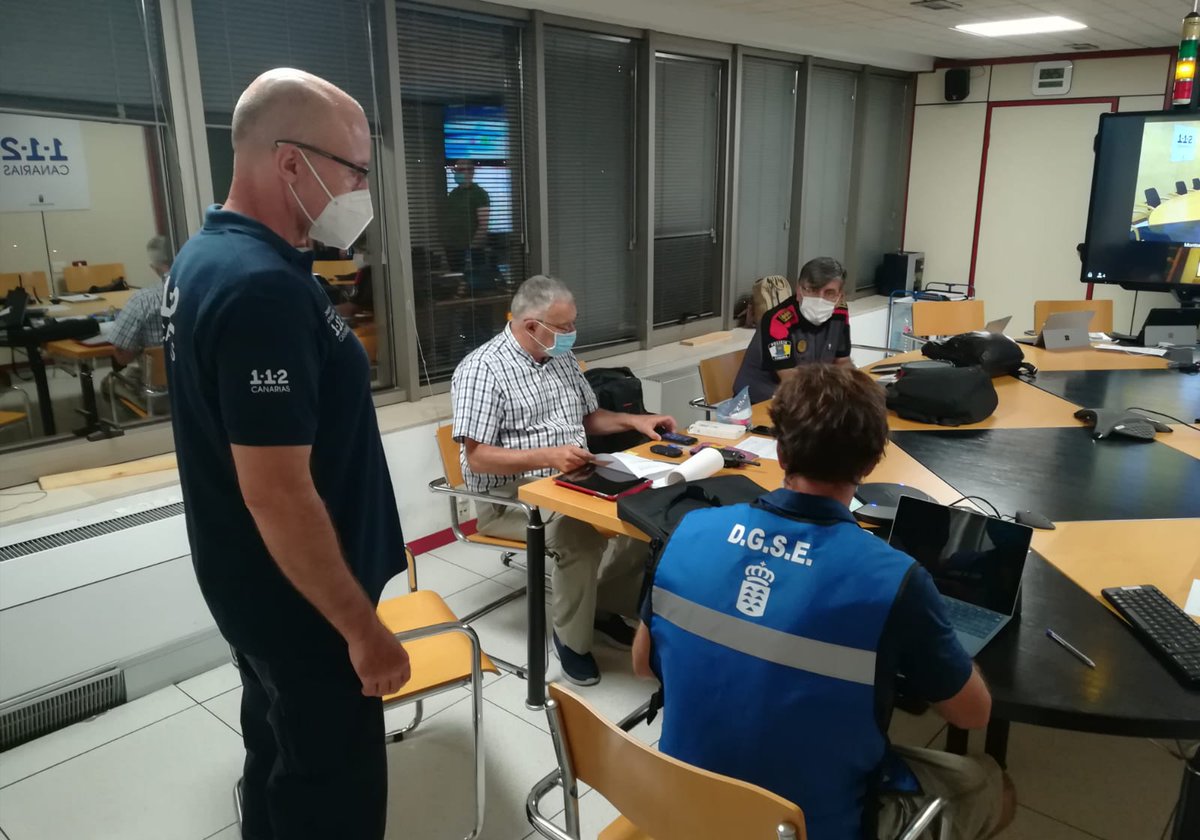 112canarias's tweet photo. El Gobierno de Canarias declara el nivel 2 y asume la dirección del incendio forestal de Garafía, La Palma. #IFGarafía #IFLaPalma. 

https://t.co/HRbWv4oCI4 https://t.co/wsSqMAMgPd
