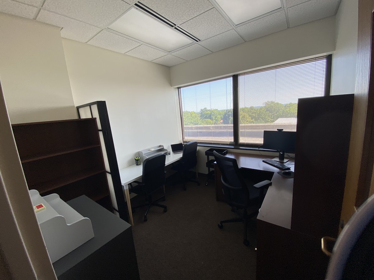 AddictionsLabKU's tweet image. Furniture assembly done! Excited about Dr. Amlung's new office space in the Cofrin Logan Center for Addiction Research &amp;amp; Treatment. Perfect for our team and directly across from the bar lab. A room divider makes the space usable as a testing room. @UnivOfKansas @kulifespan