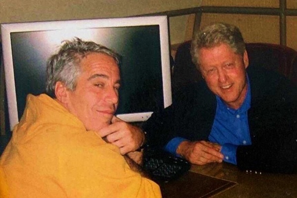 ➌➑ Bill ClintonHe accompanied Epstein many times on Epstein's jet & visited pedo's islandEpstein visited the Clinton White House multiple timesGhislaine was at Chelsea's weddingClinton staff in Ghislaine/Epstein black book include Cheryl Mills, Mark Middleton, Doug Band