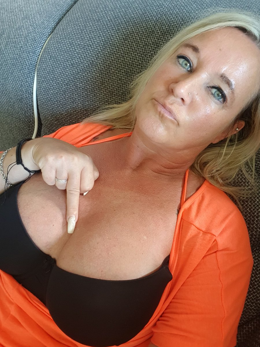 Herrin_Lady_Lee's tweet photo. Gutscheine senden oder seid ihr so dumm??? https://t.co/BrIGRzDCLm