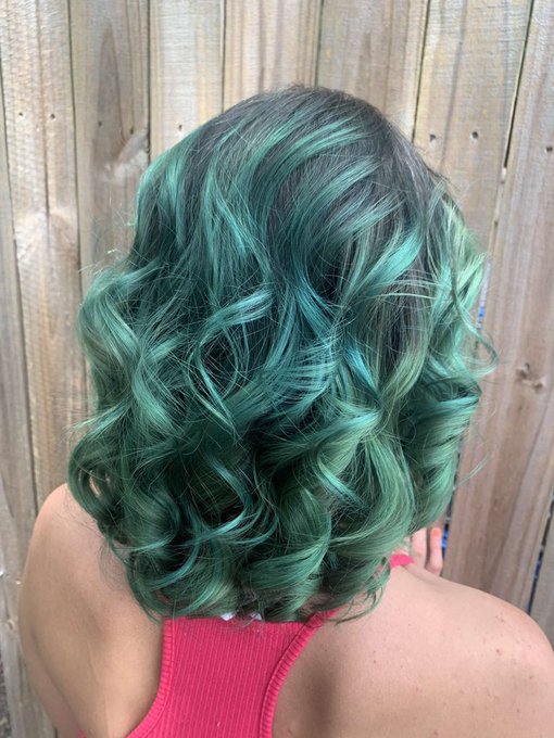 OKAY so I dyed it green but it looks teal in certain lighting🖤 I hope you like it as much as I do 🖤 https://t