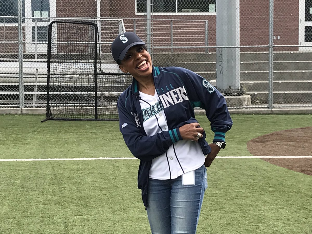 carmenbest's tweet photo. Practicing throwing out the virtual first pitch for an upcoming @Mariners game.  GO MARINERS!! https://t.co/TET3BJaA02