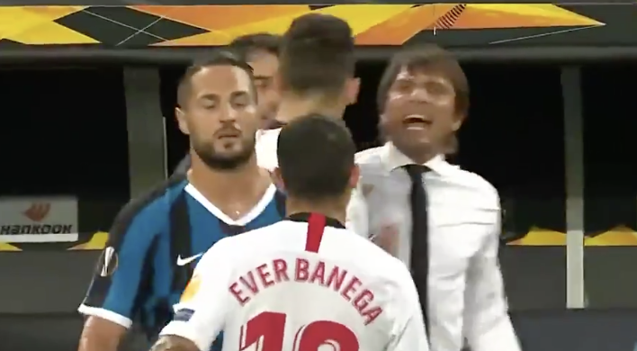 DailyStar_Sport's tweet photo. Antonio Conte clashes with Ever Banega during Europa League final after bizarre 'wig' jibe
#INTSEV #UEL
https://t.co/JlXU7W2mPA https://t.co/JK2nESHbEw