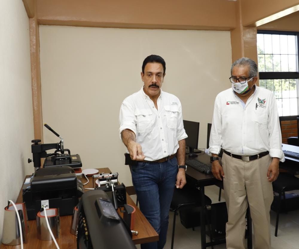omarfayad's tweet photo. El plantel del @CECyTEHidalgo que hoy entregamos en #SanFelipeOrizatlán cuenta con 8 salones, área administrativa, laboratorio de usos múltiples, taller de cómputo, laboratorio de idiomas, entre otras áreas de utilidad. https://t.co/oI98wfypiQ