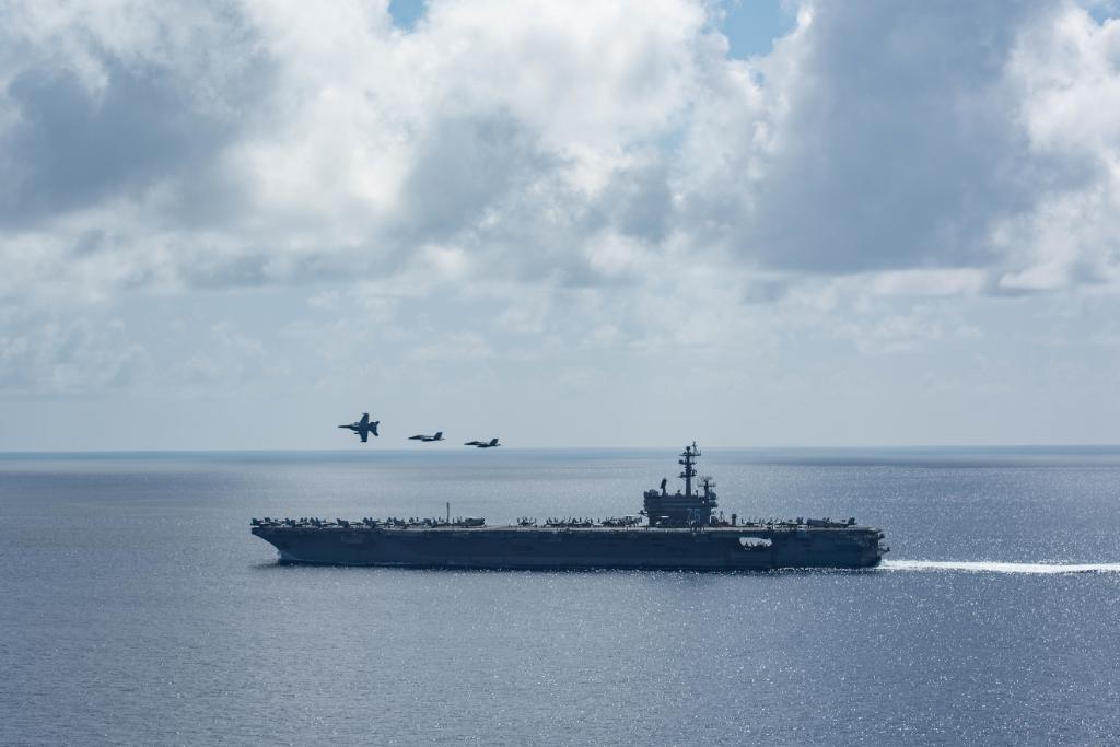 @USNavy photos of the day: #USSChungHoon and @jmsdf_pao_eng  JS Ashigara live-fire during @rimofthepacific, Sailors train aboard #USSPaulHamilton and Growlers fly over #USSRonaldReagan. ⬇️ info & download ⬇️: navy.mil/Resources/Phot…