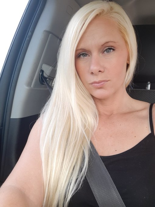 Drag races tonight with the kiddos🥰 I'm actually in a drag racing movie @MidwestHustlerr give it a follow<a href="/tag/blonde"class="tags"><span>#blonde</span></a><a href="/tag/naked"class="tags"><span>#naked</span></a><a href="/tag/thighhighboots"class="tags"><span>#thighhighboots</span></a>