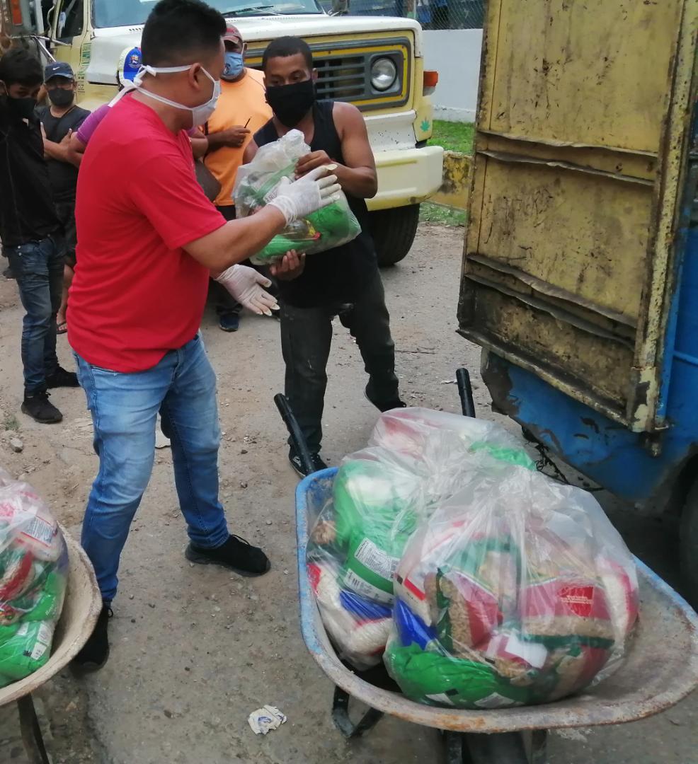 m_s_p_anz's tweet image. Gracias a Mercal más de 17 mil 175 familias de los municipios Juan Antonio Sotillo  y Simón Bolívar fueron atendidas con la distribución de combos Clap alimentos en 16 Bases de Misiones Socialistas!!!