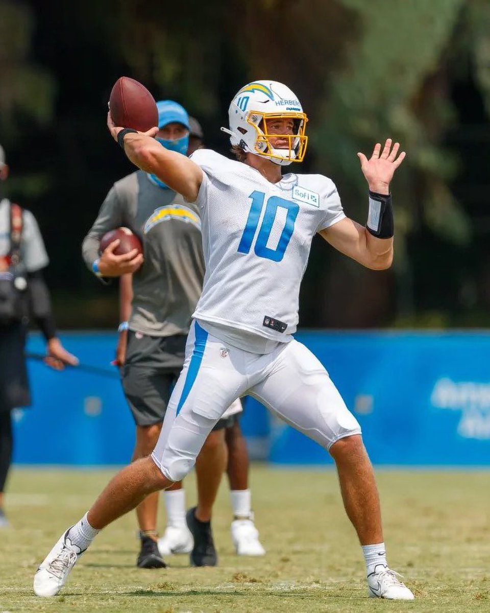 oregonfootball's tweet image. EUG ➡️ LA 

Go to work, 1️⃣0️⃣. #ProDucks