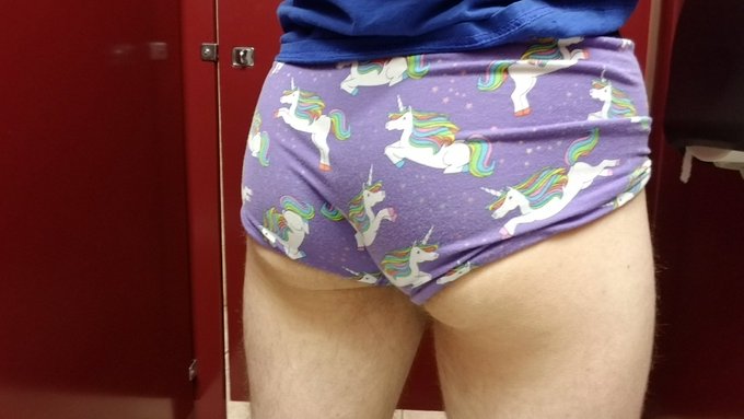I love these undies but they ride up a little too much at work lol https://t.co/zA8itRXGqP<a href="/tag/guyswithcake"class="tags"><span>#guyswithcake</span></a>