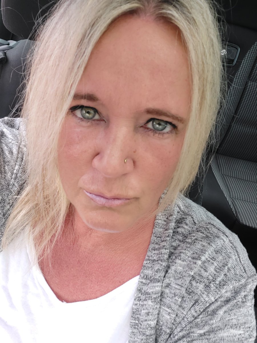 Lay_leey's tweet photo. Du sabberst bei dem Anblick  von mir also werde mein Bankautomat... https://t.co/Q2GUU9Ki4C