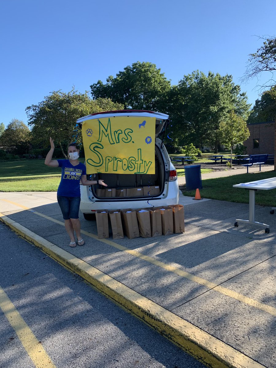 GahannaE's tweet photo. Thanks for a great turn out from the teachers and the students/families coming into sixth grade at GMSE!  WELCOME TO MIDDLE SCHOOL! https://t.co/KeVKcjzTbN
