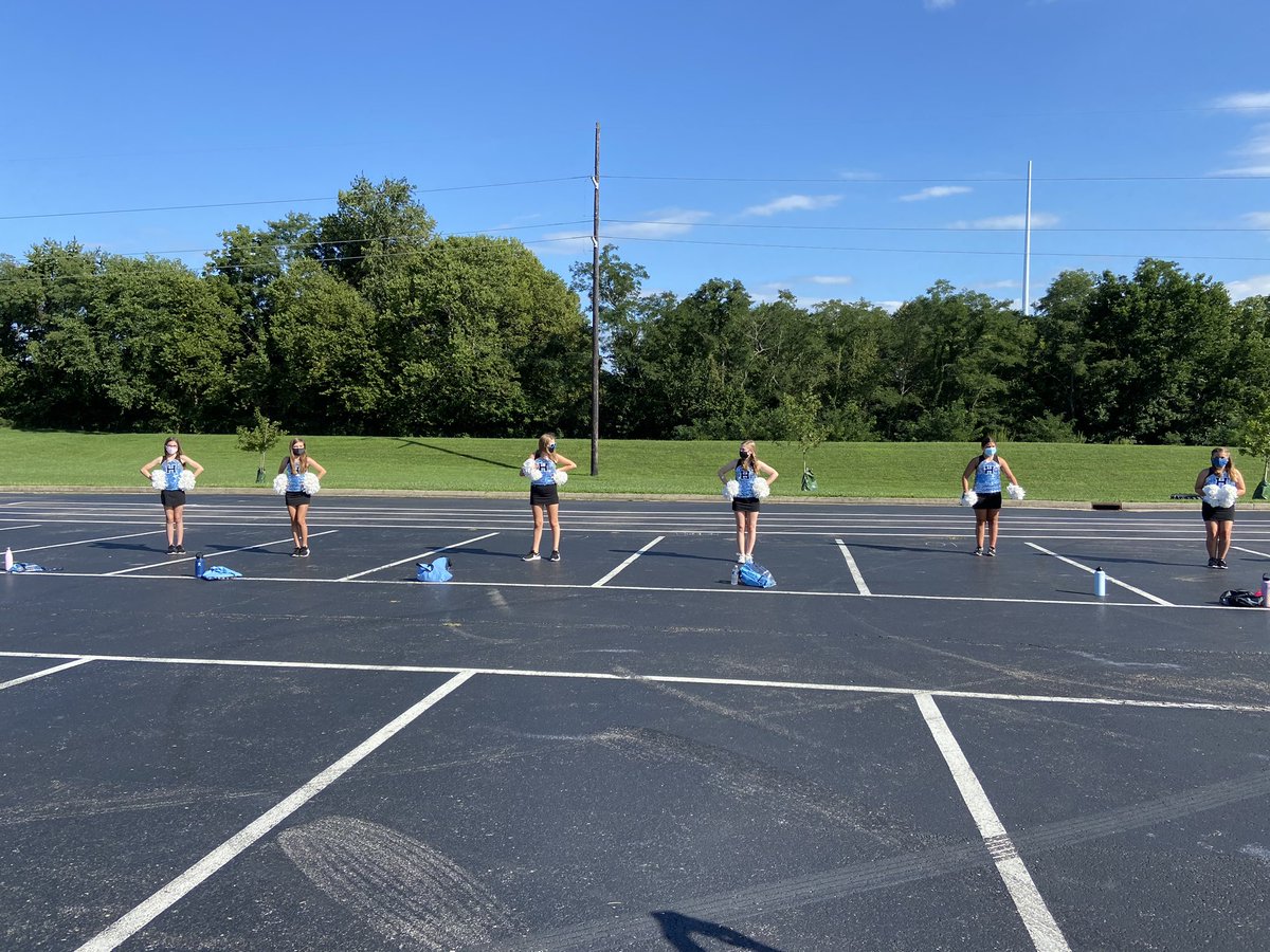 lauraBgilmer's tweet photo. An amazing turnout from our students ...tons of positive energy from our cheerleaders and dance Team....Hayes Maze was a big success!  We are ready for school to start! https://t.co/5dPitXYrhG
