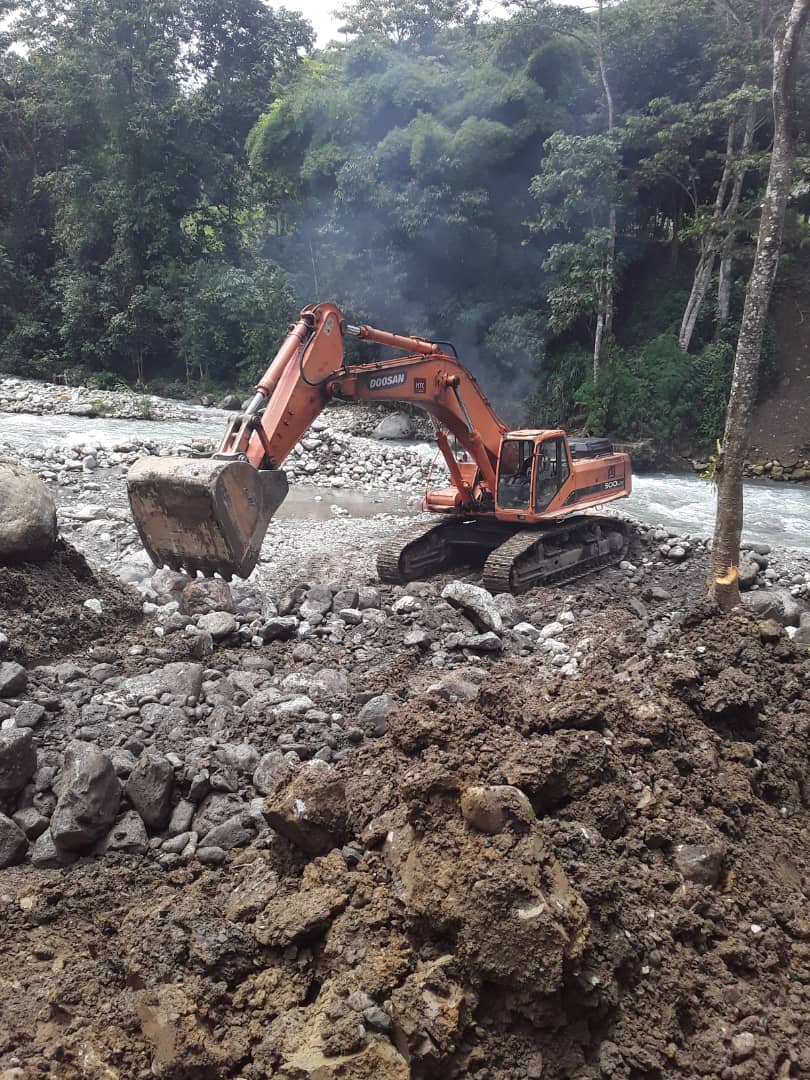 Asi van los trabajos en el puente de calderas municipio Bolivar ,las variantes tienen un avance significativo en ambos sentidos, se esta utilizando material del rio azul para cubrir parte del que se necesita para las variantes. 🇻🇪🤝🏻Juntos Todo es Posible...🤝🏻🇻🇪