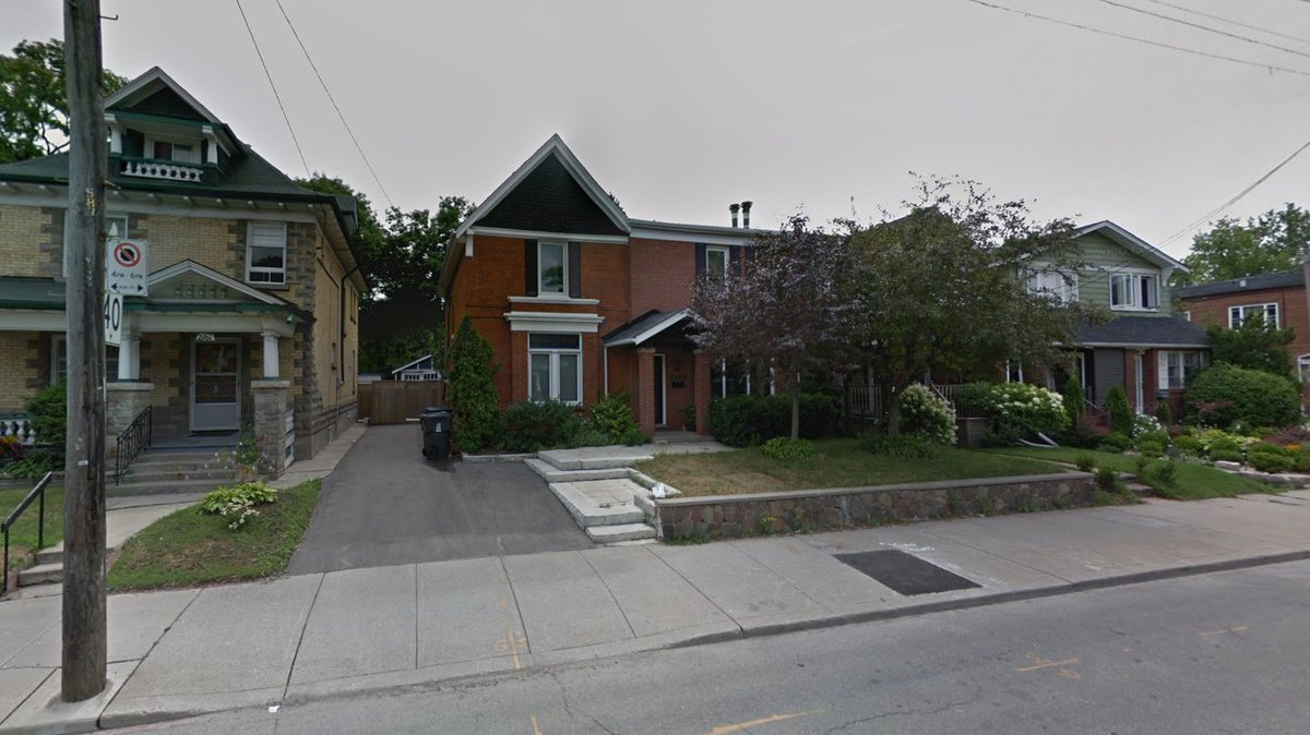 I don't usually talk about projects of mine, but this one I really like (for reasons that will be evident). The project is by P&R Developments and will be looking to change a single detached house to 10 residential rental units with zero variances. (small thread)  #missingmiddle