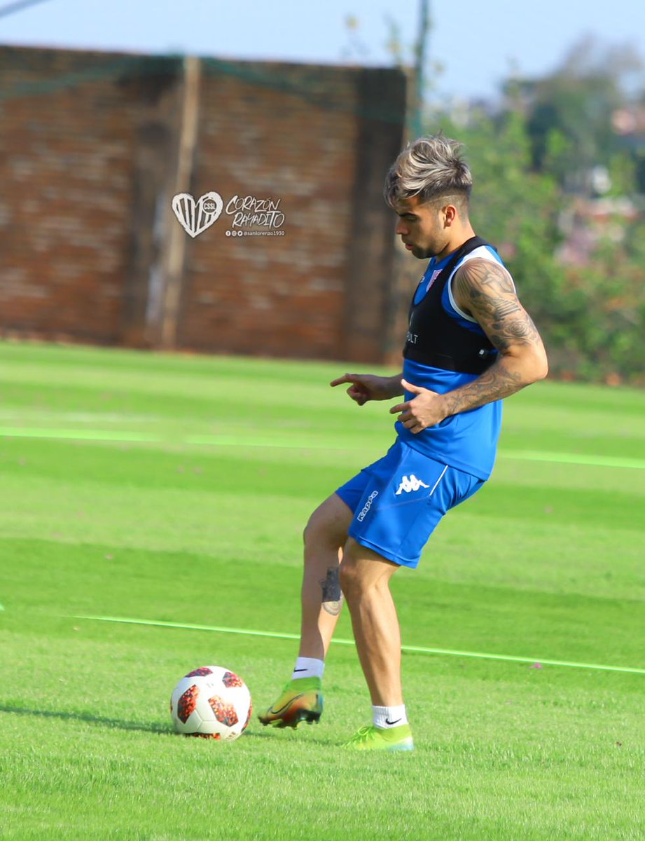 SanLorenzo1930's tweet photo. Entrenamiento del día en Los Aleros.
#CorazónRayadito🇦🇹 https://t.co/xw21dWkh3d