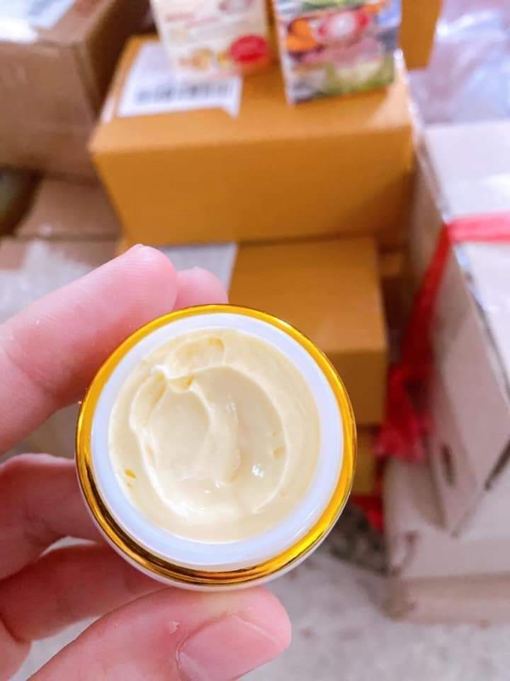 creamkhaimouk's tweet photo. #ຄຣີມຂີ້ມິ້ນປະສົມບົວຫິມະ ແລະ #ຄຣີມໄຂ່ມຸກປະສົມບົວຫິມະ ທັງ 2 ສູດ ມີຄຸນສົມບັດແຕກຕ່າງກັນໄປ

💢 ໂປຣດລະວັງສິນຄ້າຕາມທ້ອງຕະຫຼາດເຂົາຈະຂາຍລາຄາຖືກກວ່າ ຂອງແທ້ເຮົາ 

## ສົນໃຈສັ່ງໄດ້ ມີເຄື່ອງພ້ອມສົ່ງ ຈຣາ

ລາຄາ 👉ຊຸດ 90.000ກີບ 

👉ກ່ອງ 45.000ກີບ https://t.co/9hIS2b3995
