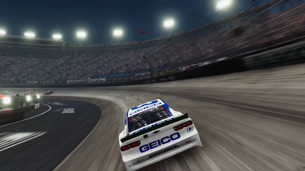 It all comes down to this. @BMSupdates for the championship title! 

Dan Buttafuoco (<a href="/LuckyDog_38/">Daniel Buttafuoco</a>) rolls from the second position and Kyle Arnold (<a href="/red4424/">Red Arnold</a>) starts from seventh-place. 

<a href="/GEICORacing/">GEICO Racing</a> | <a href="/NASCARHeat/">NASCAR Heat</a>