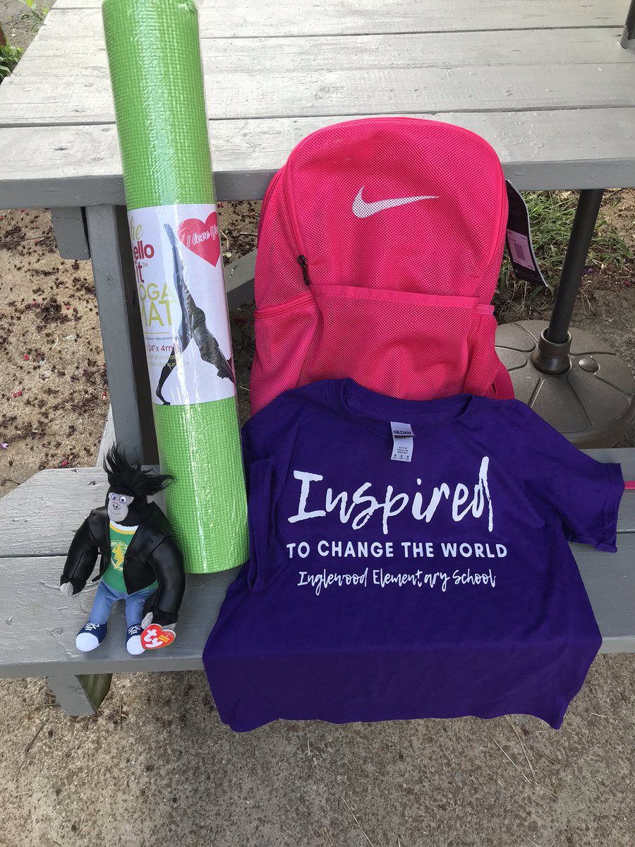 Djtj81TARA's tweet photo. Thanks @InglewoodES! We got awesome swag @ Drive-thru style #BackToSchoolBash #NikeBackpack (see through!) #Supplies #IESTshirt #YogaMat #Johnny from #Sing 🎤#MeetTheTeacher (in person😛) #InspiredToChangeTheWorld 💜💛 Later J wears new backpack while riding bike @ home! 😊 https://t.co/jN4vW3L0HE