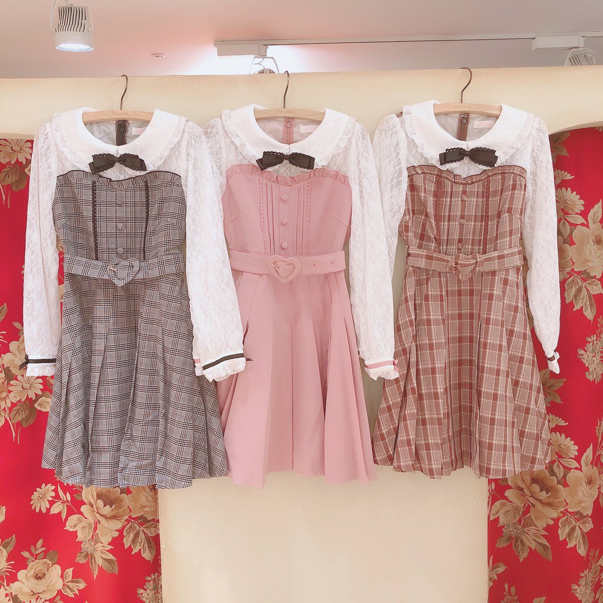 Liz Lisa 近鉄パッセ店 新作商品 肩レース切り替えワンピース レース切替プリーツワンピース 胸元リボンレース切替ワンピース お問い合わせはこちら 052 561 7516 Liz Lisa 近鉄パッセ店 新作商品 肩レース切り替えワンピース レース切替プリーツワンピース 胸元リボンレース切替ワンピース お問い合わせはこちら 052 561 7516
