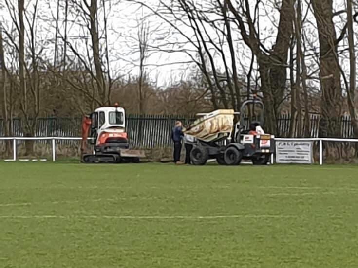 Great to see the work taking place for the new floodlights on the Thorne Colliery Ground at #MoorendsRec provided by the Town Council @Joe_Blackham @SusanJDurant @mark4thorne @Craig_doncaster @Mark76505880 @diveron50 @AllanCuttell @MrsAKnott @Ed_Miliband