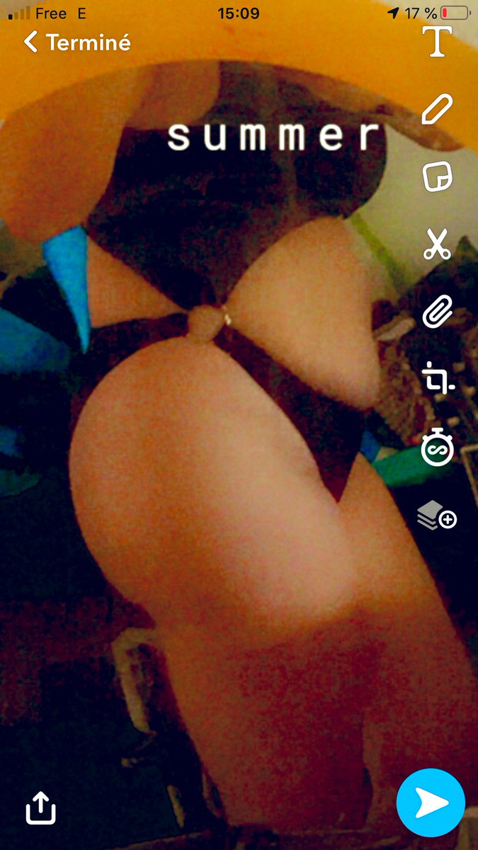 Noemie36844401's tweet photo. Ne jamais avoir honte de son corps. Ce maillot c’est mon rêve alors je crois en mon rêve de le mettre un jour sur la plage 🏖 #fitness #jemaccepte #cestmoncorps https://t.co/eemC8t3442