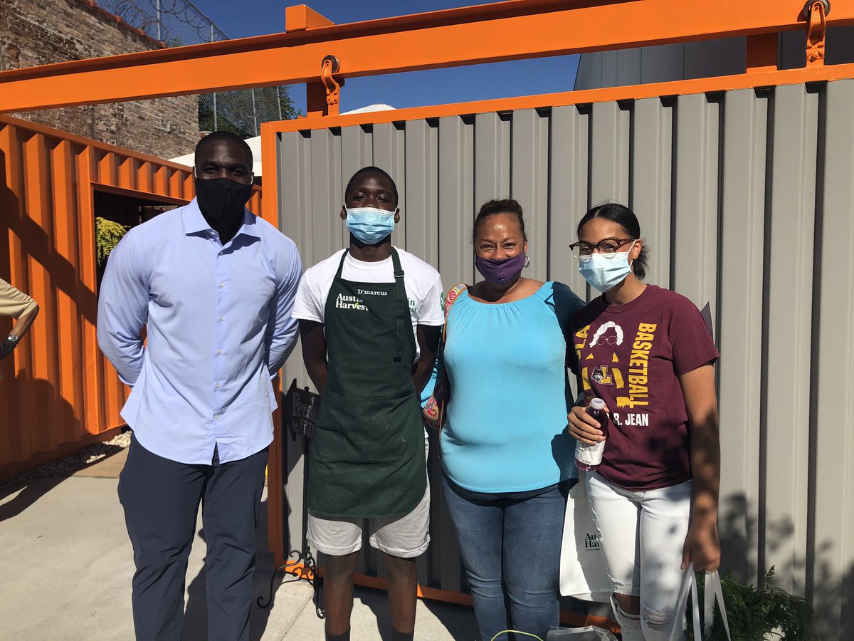 ScottGoldstein3's tweet photo. Sam Acho, freeagent started it all @ByTheHandClub - why can’t Austin families have fresh food? https://t.co/jgNAWqVcTp