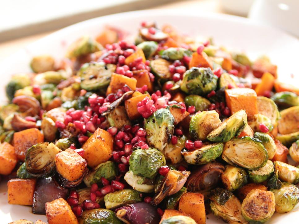 KevinDelaini's tweet photo. Here's a colorful #sidedish that features Brussels sprouts and other tasty ingredients. #delish  https://t.co/pzZldhwyiG https://t.co/ooJtxoO4NM