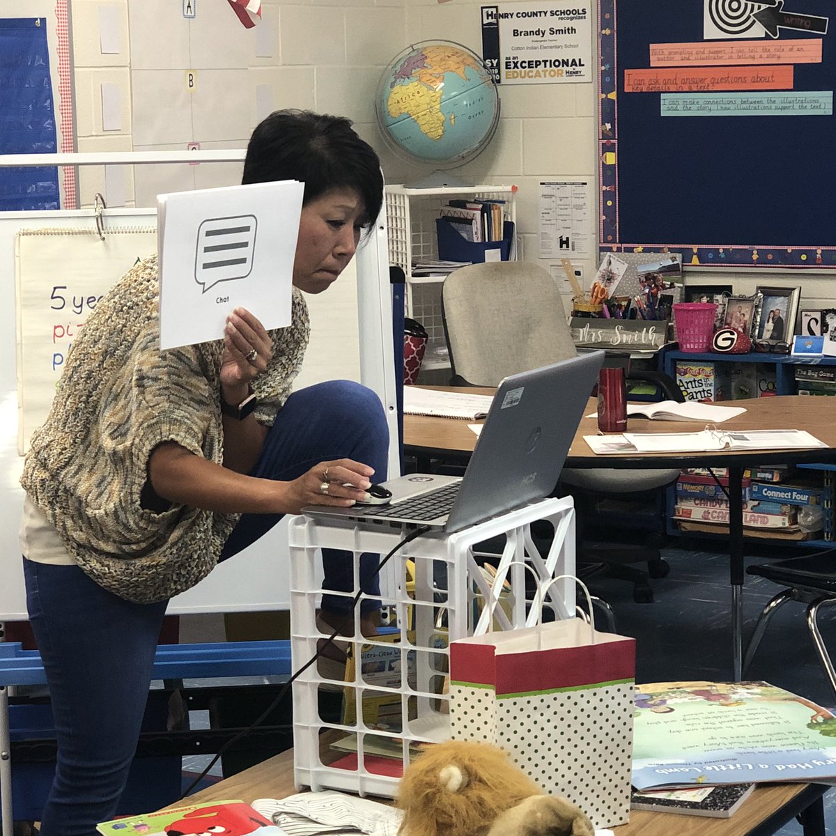 pattiparis2's tweet photo. Classroom management is such an important part of virtual teaching. @BrandyS0707 uses visual cues for her Kindergarten students! #whateverittakes #remotelearning #wegotthis #ExpectLearning #ExpectExceptionalHCS https://t.co/ElY2Uni5lB