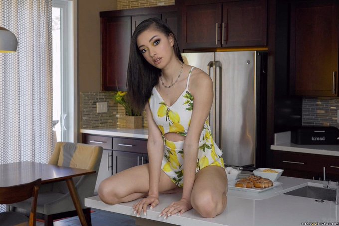 throwback to my brazzers debut 🍋 https://t.co/m8oLbuUO0T