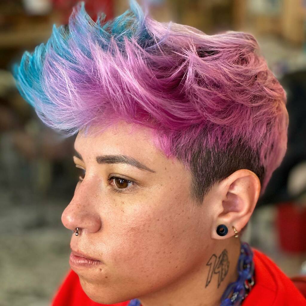 Toma nota! Un buen look, nunca se olvida 😉 te esperamos en @famoushairdesign #haircolor #coloresdefantasia #haircuts #beautysalon #barbershop #enlaroma #coloniroma #laroma #romacdmx #befamous #style #lifestyle #pontelacorona #famoushairdesign instagr.am/p/CEFdTh1DcEC/